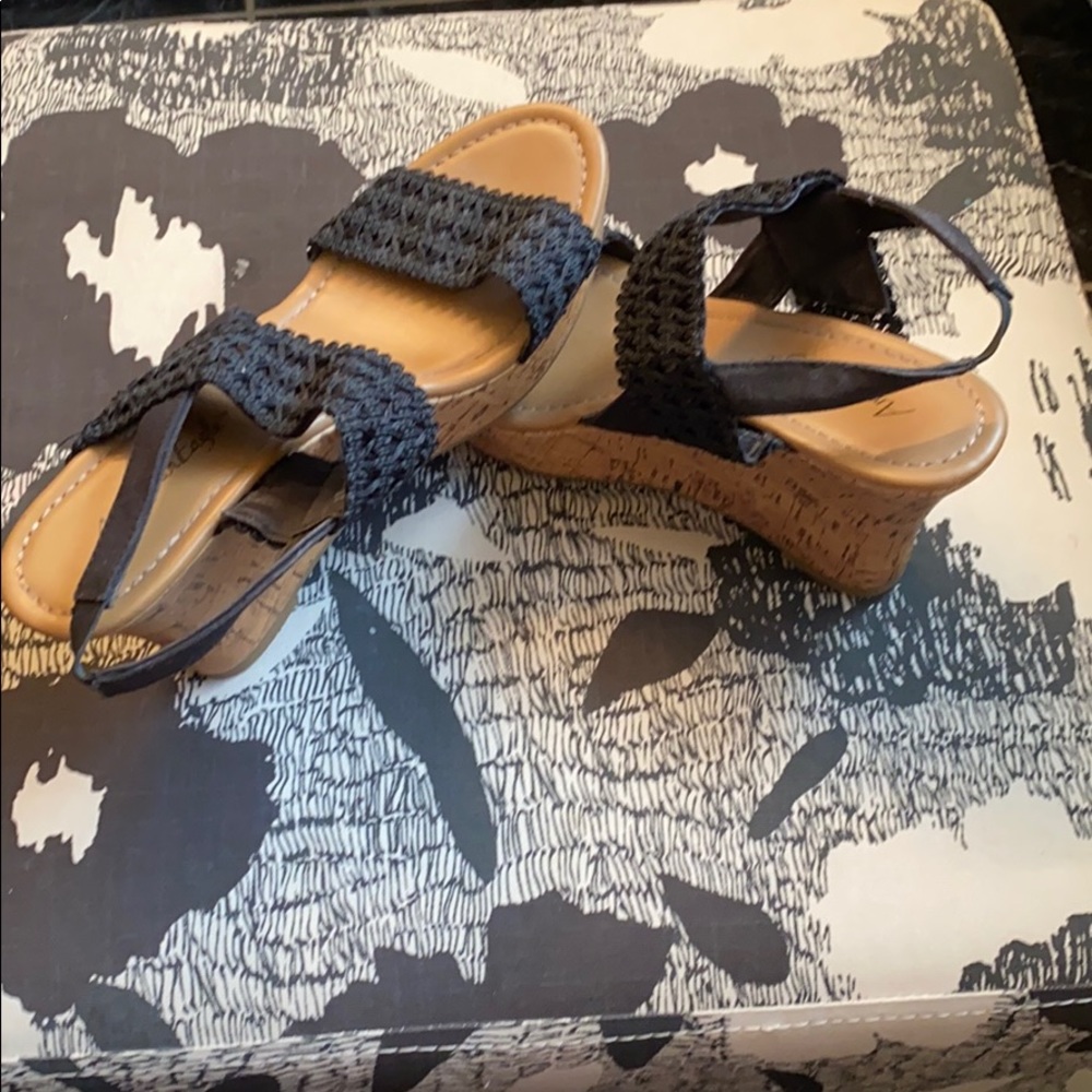 Women black wedges